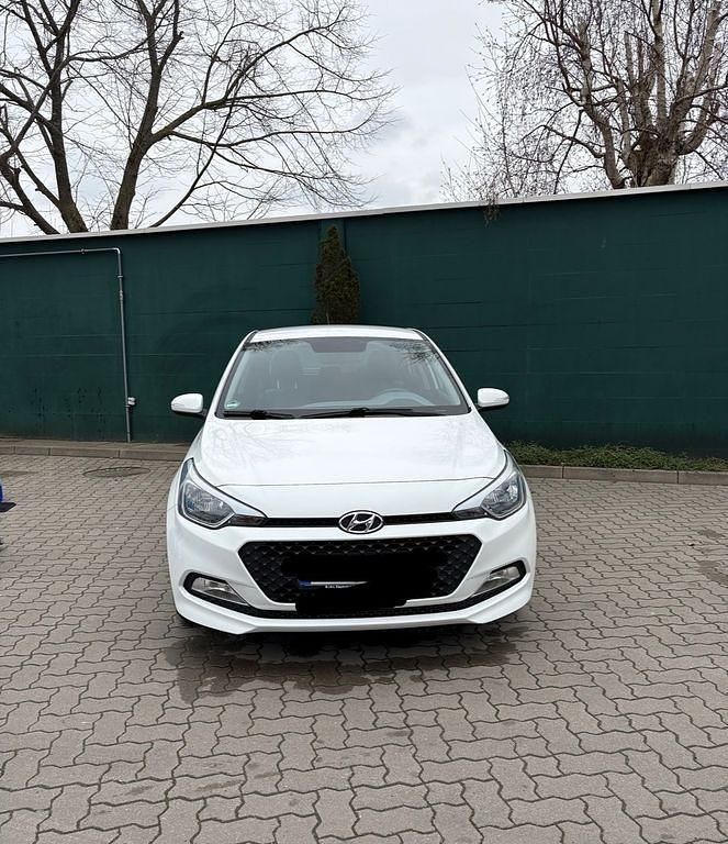 Gebraucht Hyundai i20 75 PS (55 kW) 2017 Weiß Limousine