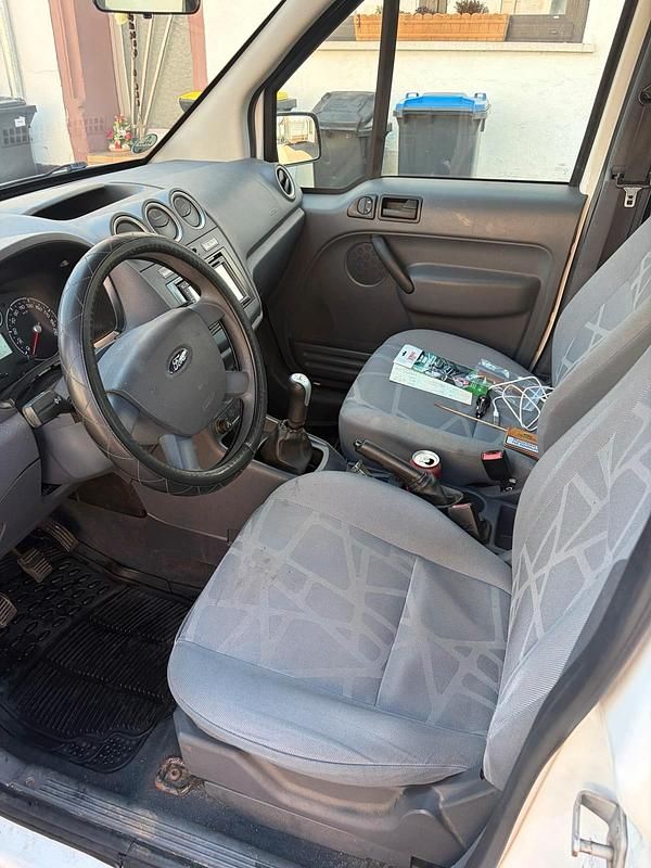 Gebraucht Ford Tourneo Connect 90 PS (66 kW) 2010 Weiß Van / Kleinbus