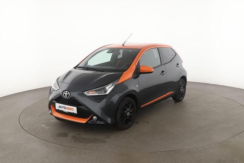 Grau Gebraucht 2021 Toyota Aygo Kleinwagen | 11.470 € (Fairer Preis) - Bild 1/3