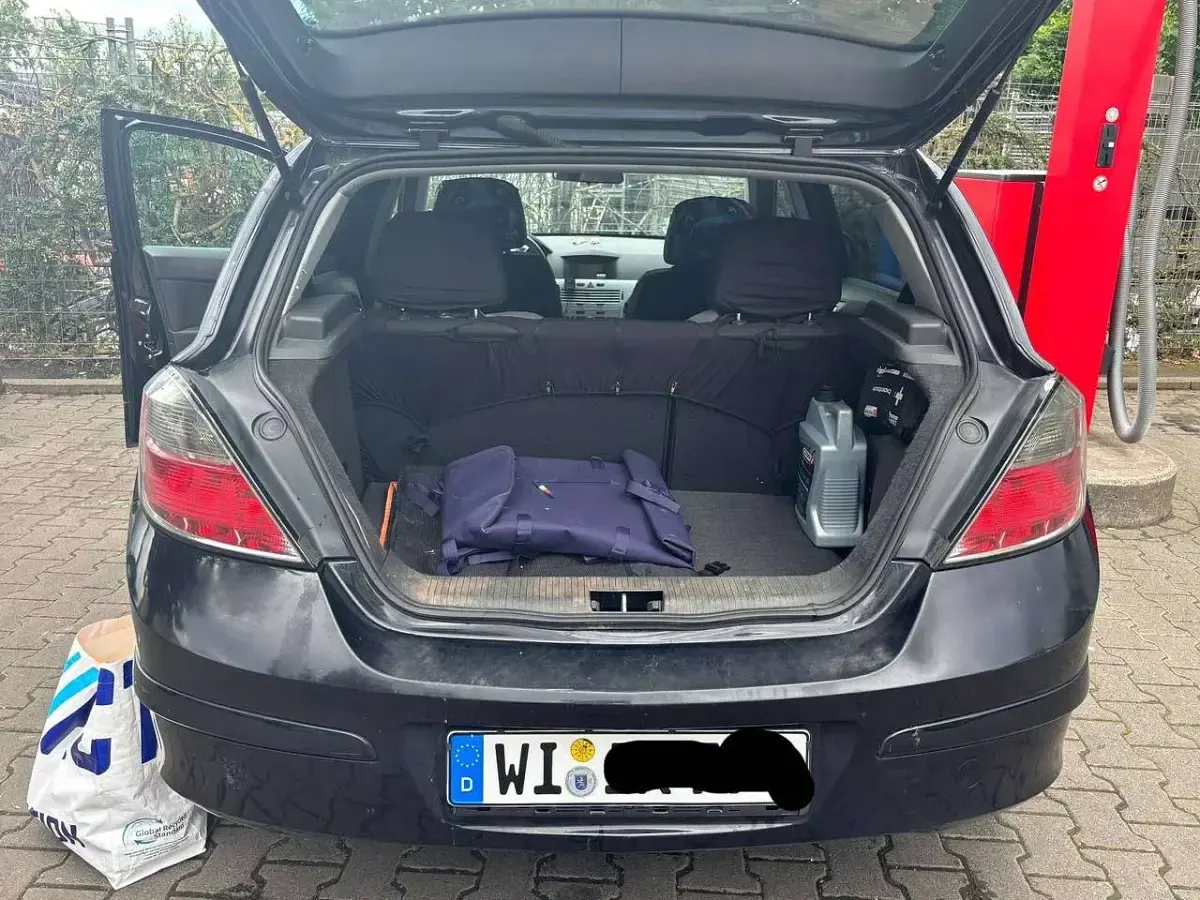 Gebraucht Opel Astra 97 PS (71 kW) 2009 Schwarz Kleinwagen