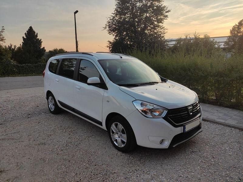 Weiß Gebraucht 2018 Dacia Lodgy Lauréate Van / Kleinbus | 6.450 € (Superpreis) - Bild 1/4