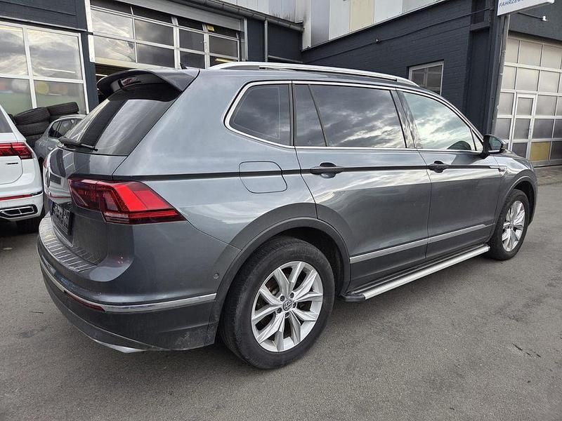 Gebraucht VW Tiguan Allspace Highline 239 PS (175 kW) 2019 Platinum grey SUV