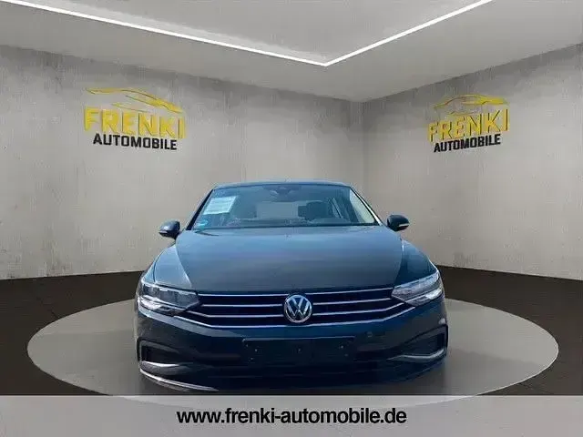 Gebraucht VW Passat Basis 120 PS (88 kW) 2019 Grau Limousine