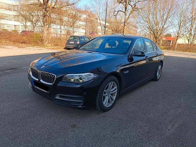 Schwarz Gebraucht 2016 BMW 518 Sport Line Limousine | 14.200 € (Fairer Preis) - Bild 1/4
