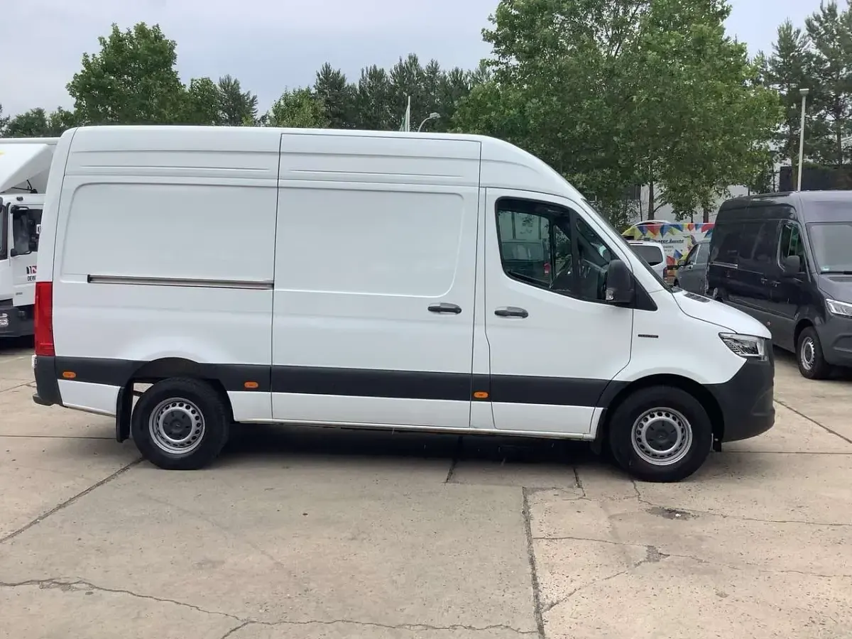 Gebraucht Mercedes Sprinter 100 kW (136 PS) 2024 Arktikweiß Van