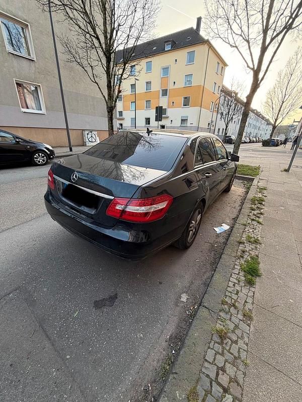 Gebraucht Mercedes E200 184 PS (135 kW) 2010 Schwarz Limousine