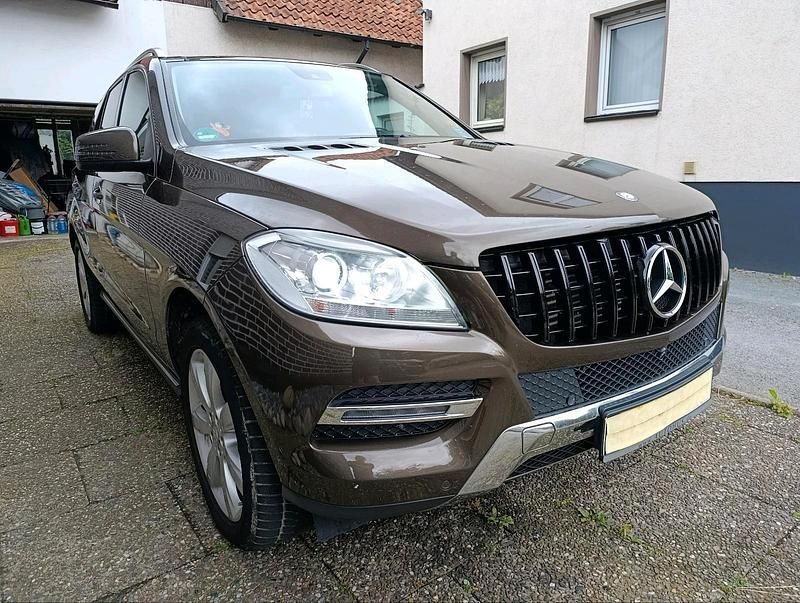 Braun Gebraucht 2015 Mercedes ML250 SUV | 18.500 € (Superpreis) - Bild 1/4