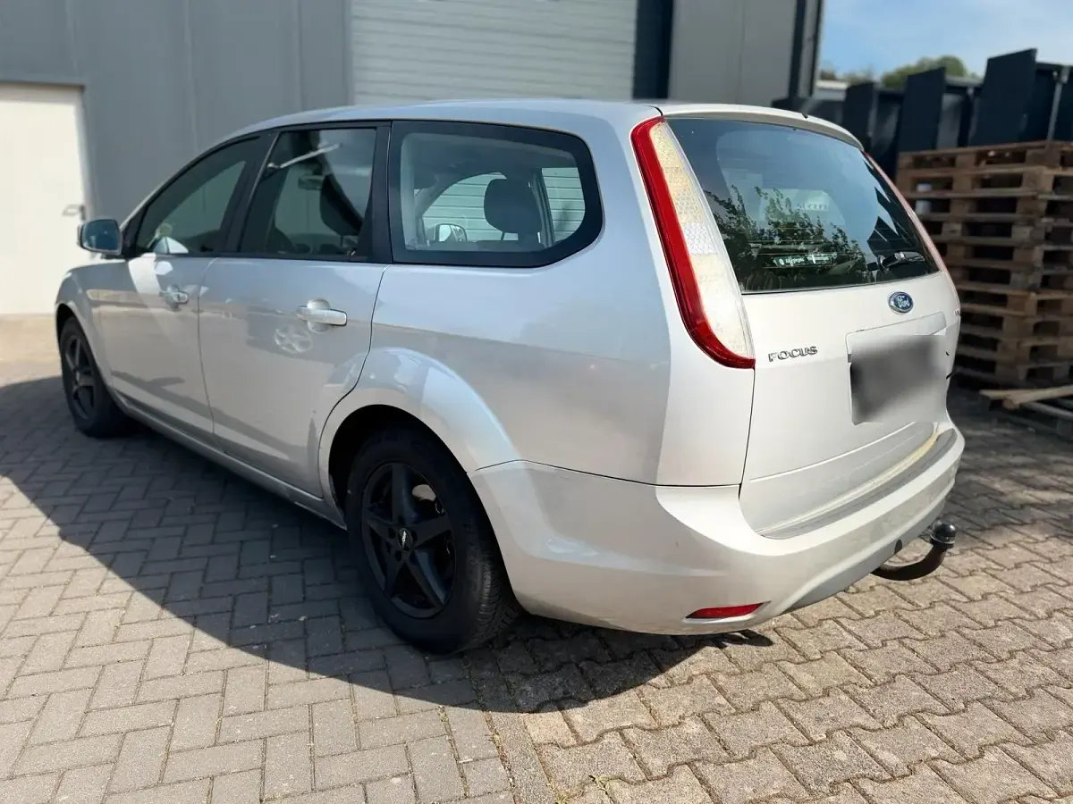 Używany Ford Focus 110 KM (80 kW) 2008 Szary Kombi