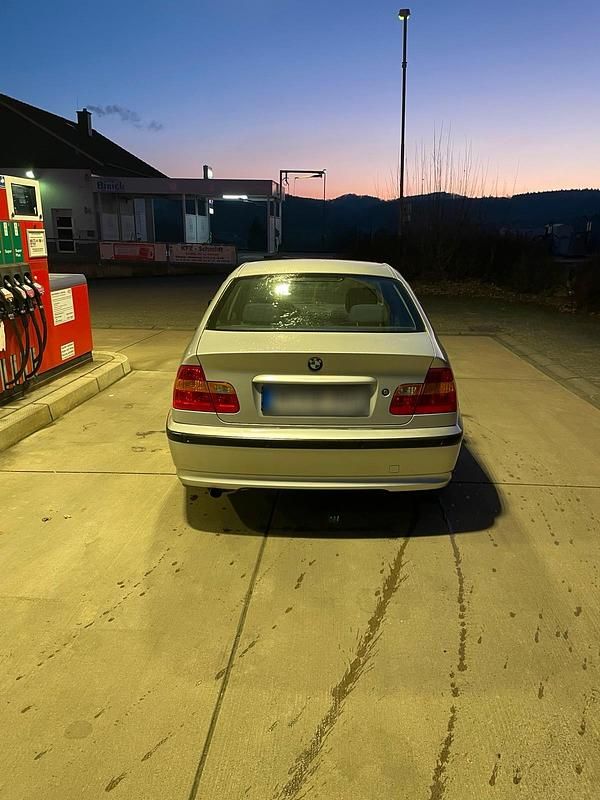 Second-hand BMW 318 143 CP (105 kW) 2002 Argintiu Berlinǎ