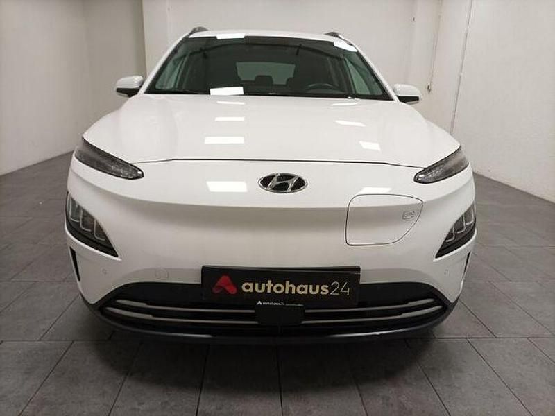 Gebraucht Hyundai Kona 100 kW (136 PS) 2023 Weiß SUV