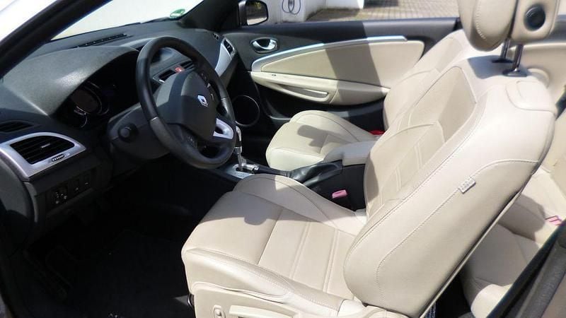 Beige Gebraucht 2010 Renault Mégane Cabriolet Cabrio | 7.800 € (Guter Preis) - Bild 1/4
