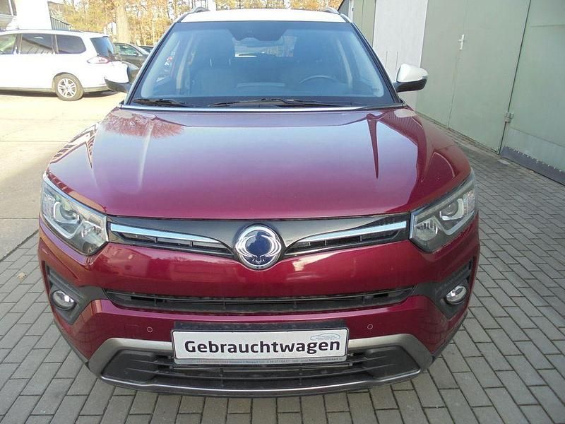 Rot Gebraucht 2023 Ssangyong (KGM) Tivoli Sapphire SUV | 18.290 € (Guter Preis) - Bild 1/4