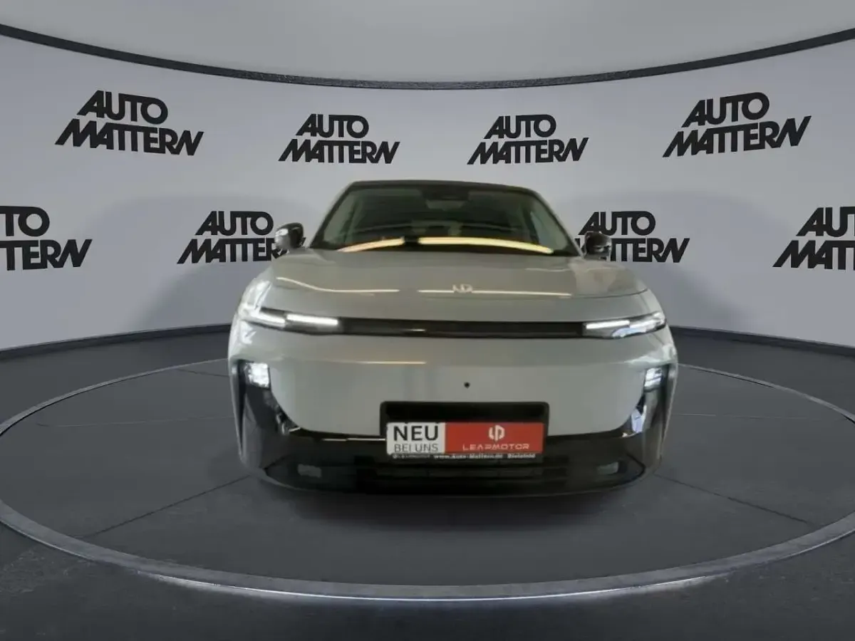 Neu Leapmotor B10 218 PS (160 kW) 2026 Galaxy silver SUV