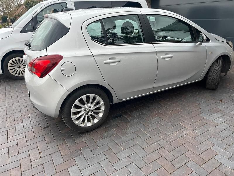 Gebraucht Opel Corsa 95 PS (69 kW) 2016 Silber Kleinwagen
