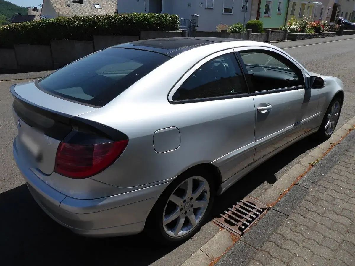 Gebraucht Mercedes C180 129 PS (94 kW) 2001 Silber Coupé