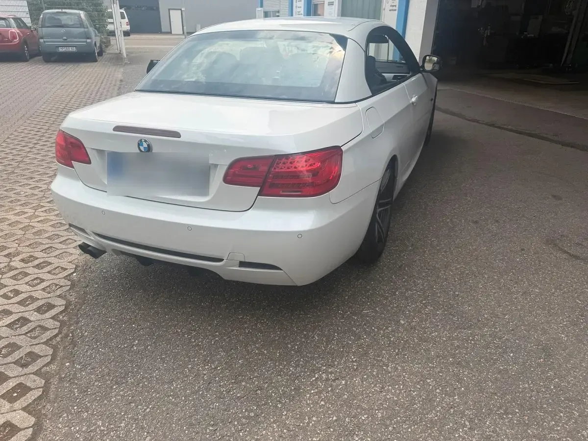 Gebraucht BMW 325 Cabriolet 218 PS (160 kW) 2011 Weiß Cabrio