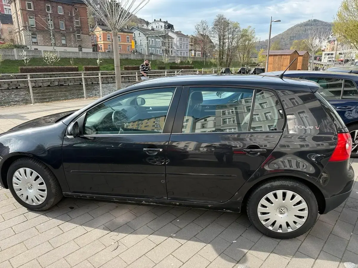 Second-hand VW Golf V 85 CP (62 kW) 2007 Negru Berlinǎ