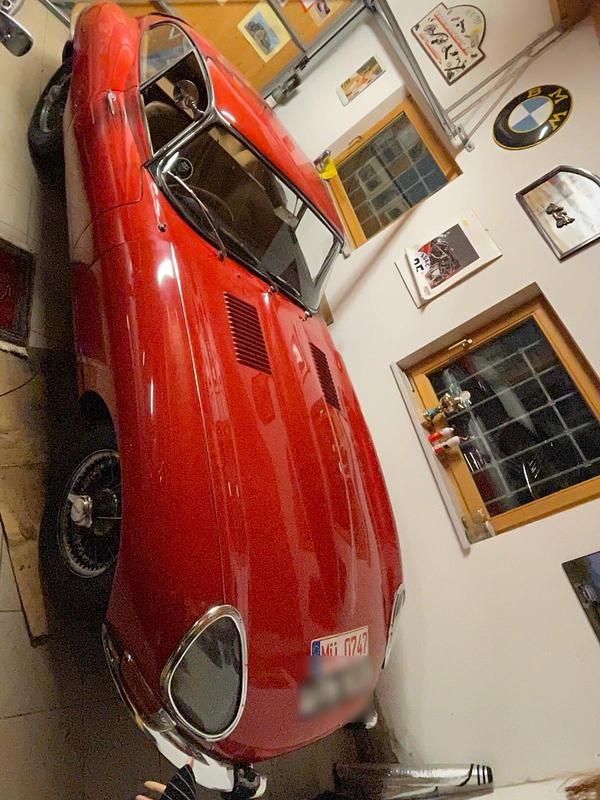 Begagnad Jaguar E-Type 210 HK (154 kW) 1963 Röd Sportkupé