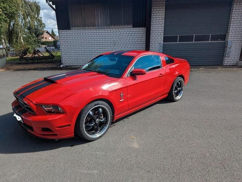 Rot Gebraucht 2014 Ford Mustang Coupé | 14.900 € (Etwas zu teuer) - Bild 1/4