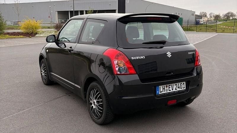 Second-hand Suzuki Swift 92 CP (67 kW) 2008 Negru Hatchback