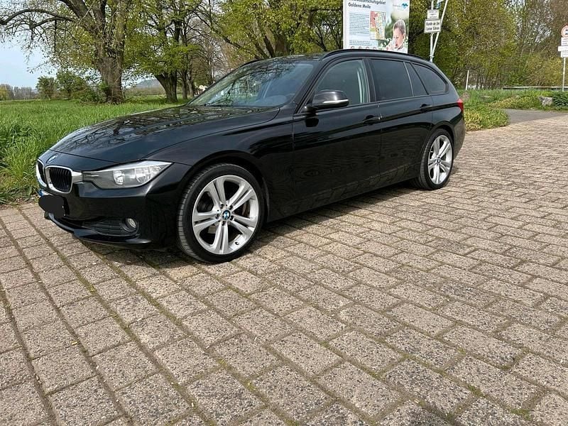 Gebraucht BMW 318 143 PS (105 kW) 2013 Schwarz Kombi