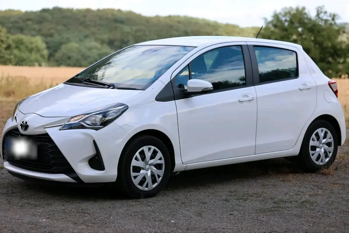 Gebraucht Toyota Yaris 77 PS (56 kW) 2017 Weiß Kleinwagen