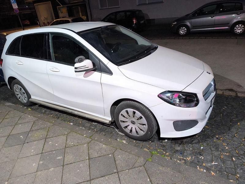 Gebraucht Mercedes B220 170 PS (125 kW) 2018 Weiß Van / Kleinbus