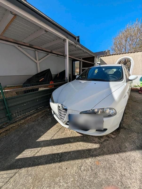 Gebraucht Alfa Romeo 147 105 PS (77 kW) 2010 Weiß Kleinwagen
