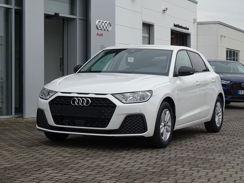 Weiß Neu 2025 Audi A1 Sportback Comfort Kleinwagen | 24.815 € (Fairer Preis) - Bild 1/4