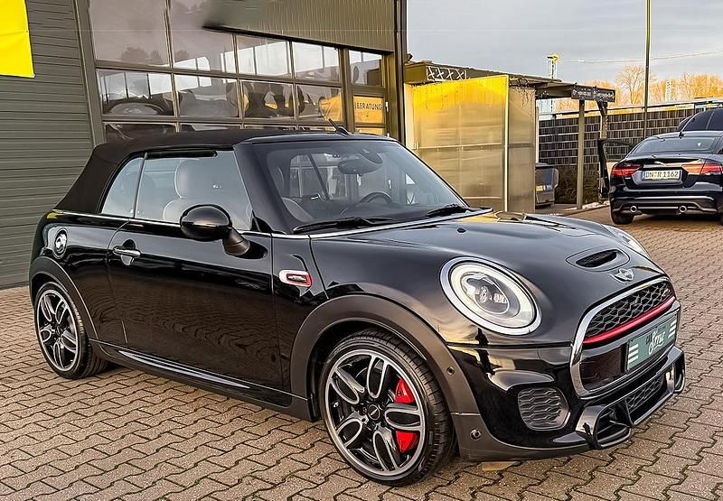 Second-hand Mini John Cooper Works 231 CP (169 kW) 2018 Negru Hatchback