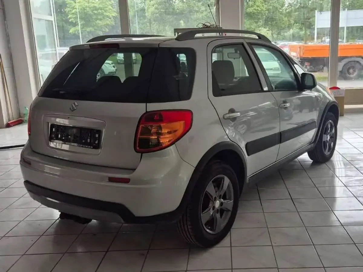Gebraucht Suzuki SX4 Club 107 PS (78 kW) 2011 Silber SUV