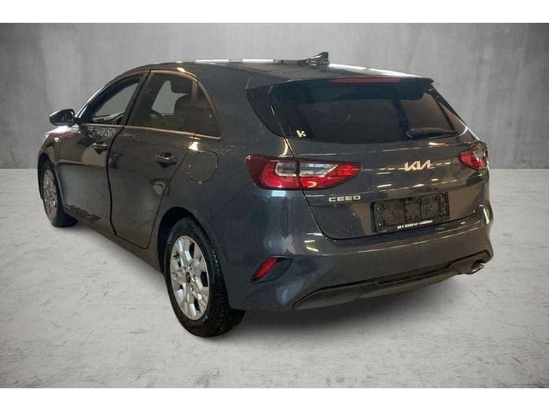 Gebraucht Kia Ceed Vision 101 PS (74 kW) 2023 Grau Kleinwagen