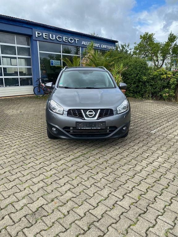 Silber Gebraucht 2011 Nissan Qashqai +2 Tekna SUV | 7.800 € (Fairer Preis) - Bild 1/4