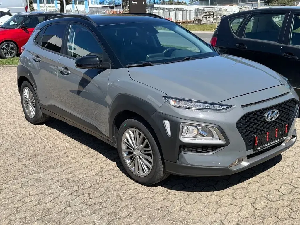 Gebraucht Hyundai Kona Select 120 PS (88 kW) 2020 Grau SUV