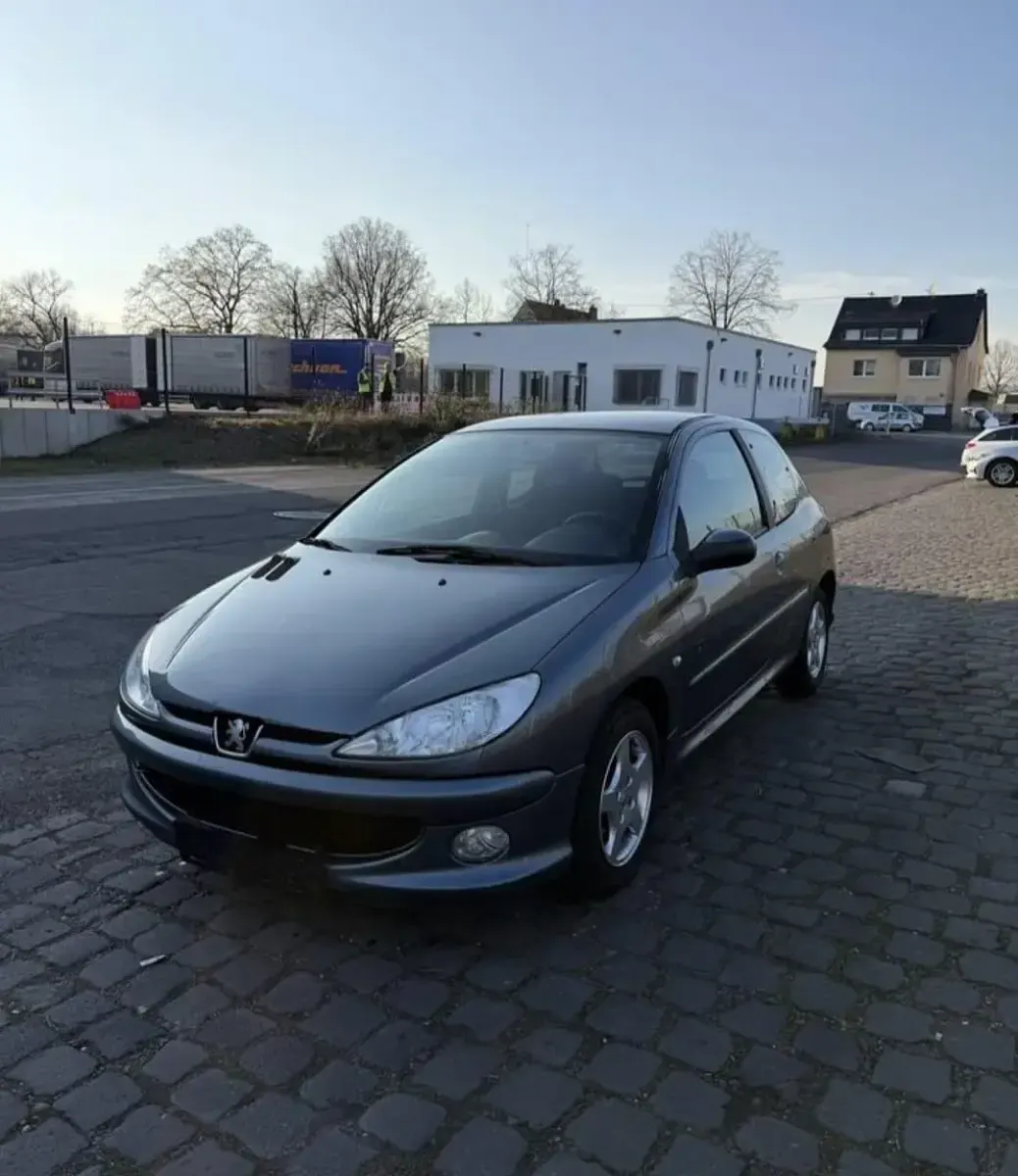 Gebraucht Peugeot 206 68 PS (50 kW) 2008 Grau Kleinwagen