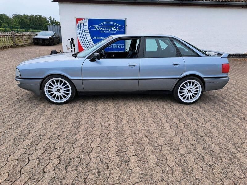 Grau Gebraucht 1991 Audi 90 Limousine | 13.500 € - Bild 1/4