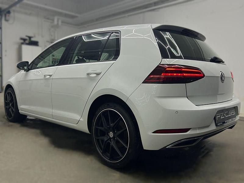 Gebraucht VW Golf VII 116 PS (85 kW) 2019 Weiß Limousine