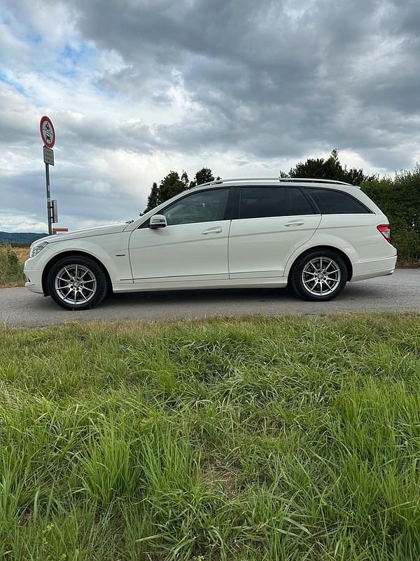 Gebraucht Mercedes C250 Avantgarde 205 PS (150 kW) 2010 Weiß Kombi