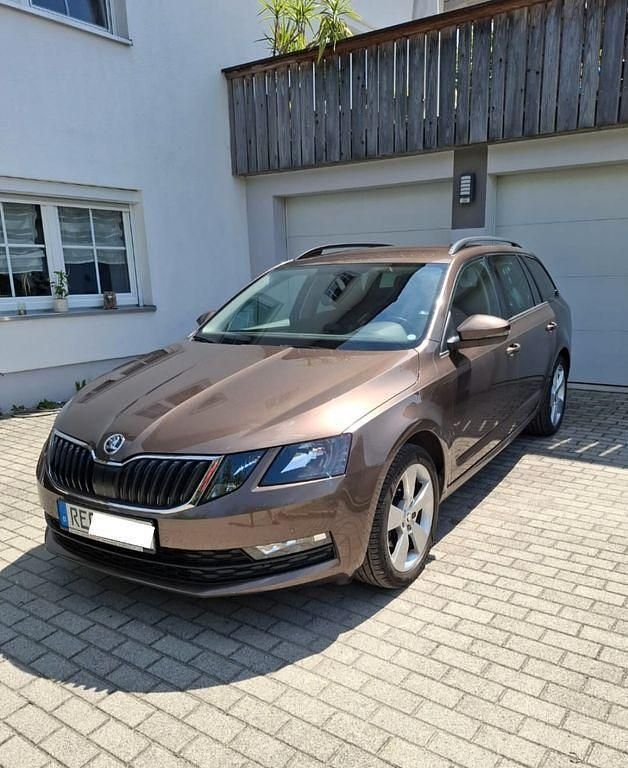Braun Gebraucht 2018 Skoda Octavia Ambition Kombi | 14.350 € (Fairer Preis) - Bild 1/4