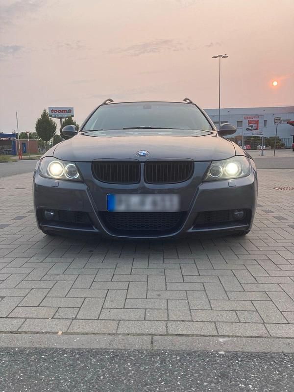 Grau Gebraucht 2006 BMW 320 Kombi | 4.499 € (Teuer) - Bild 1/4