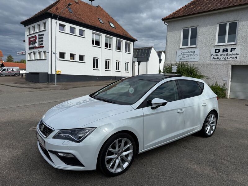 Weiß Gebraucht 2018 Seat Leon FR Limousine | 14.900 € (Fairer Preis) - Bild 1/4