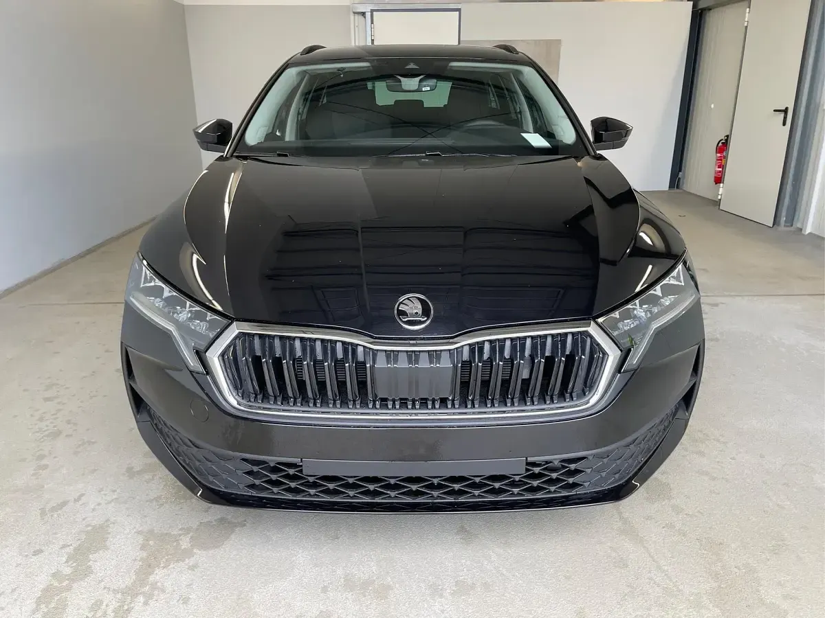 Gebraucht Skoda Octavia Essence 150 PS (110 kW) 2025 [1z1z] black magic metallic Kombi