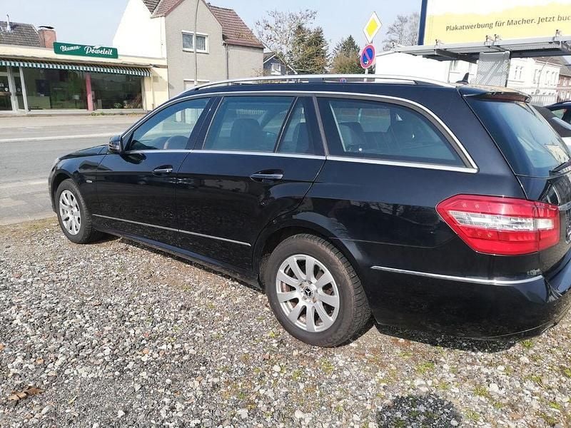 Gebraucht Mercedes E350 292 PS (214 kW) 2011 Schwarz Kombi