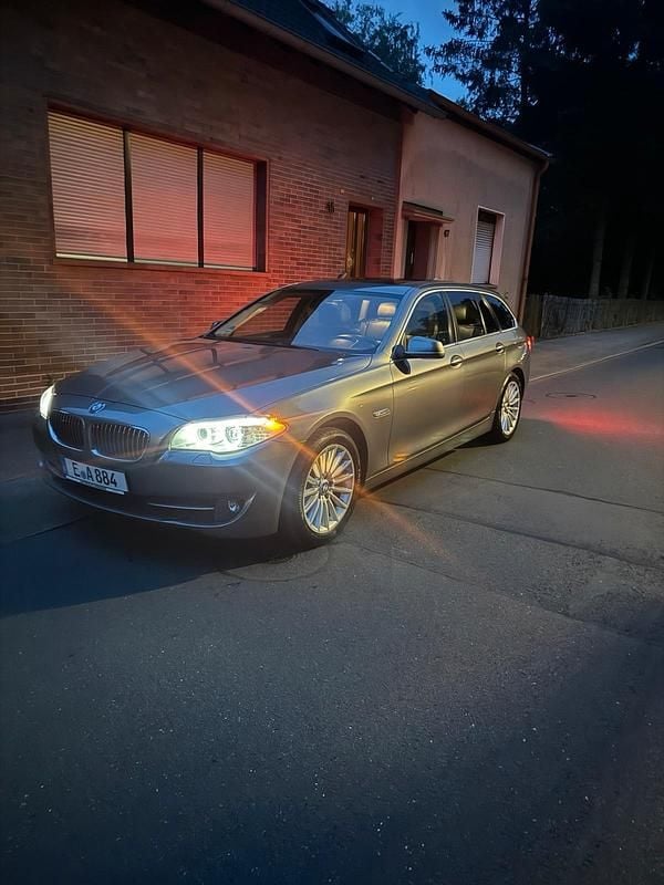 Grau Gebraucht 2012 BMW 520 Kombi | 5.600 € (Fairer Preis) - Bild 1/4
