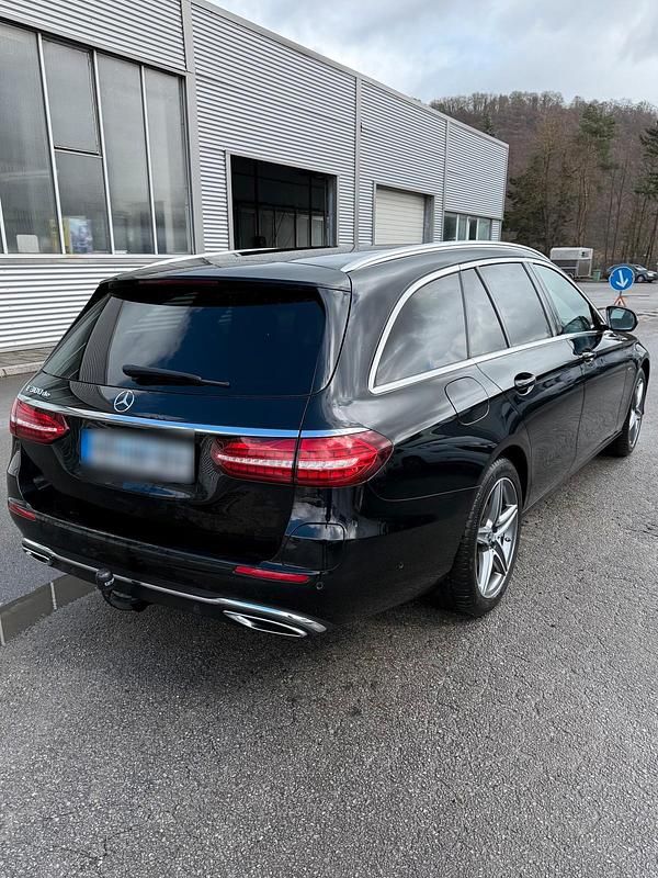 Gebraucht Mercedes E300 306 PS (225 kW) 2021 Schwarz Kombi