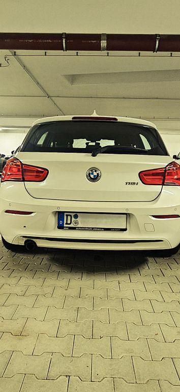 Gebraucht BMW 118 Sport Line 136 PS (100 kW) 2015 Weiß Kleinwagen