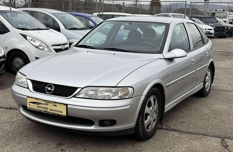 Grau Gebraucht 2001 Opel Vectra Comfort Limousine | 1.490 € (Guter Preis) - Bild 1/4
