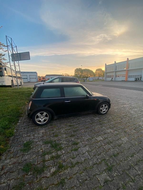 Gebraucht Mini ONE 90 PS (66 kW) 2004 Schwarz Kleinwagen