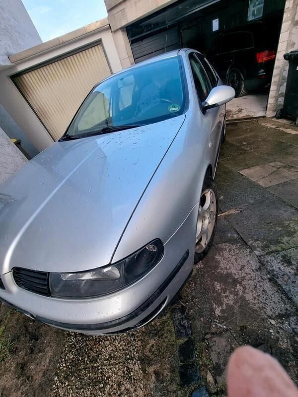 Silber Gebraucht 2003 Seat Leon Limousine | 2.300 € - Bild 1/4