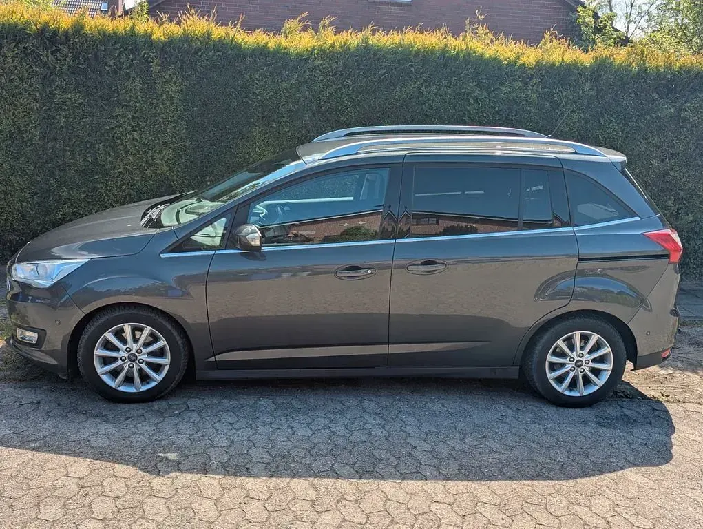 Używany Ford Grand C-Max Titanium 125 KM (91 kW) 2018 Szary Minivan
